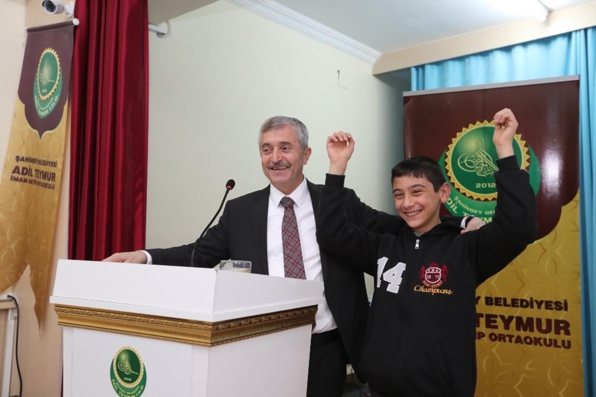 Mehmet Tahmazoğlu, &ouml;ğrencilerle kariyer g&uuml;n&uuml;nde buluştu