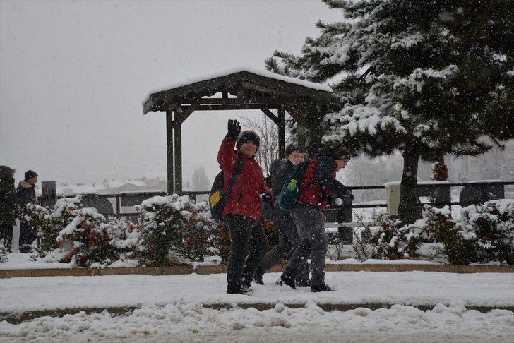 Bilecik'te kar yağışı etkili oluyor G3