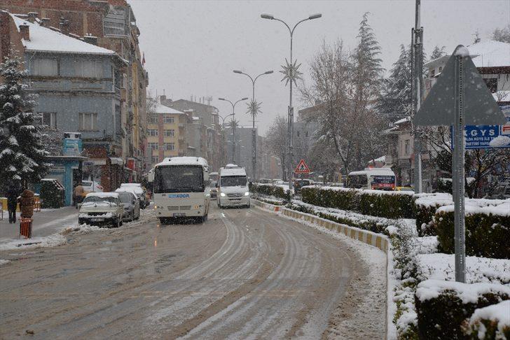 Bilecik'te kar yağışı etkili oluyor G4