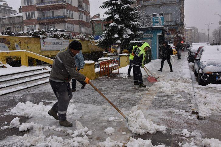 Bilecik'te kar yağışı etkili oluyor G5