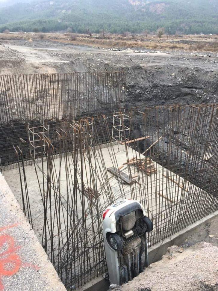 Otomobil menfez inşaatına uçtu G3