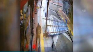 Çanakkale'de şiddetli fırtına 5 katlı binanın çatısını böyle uçurdu