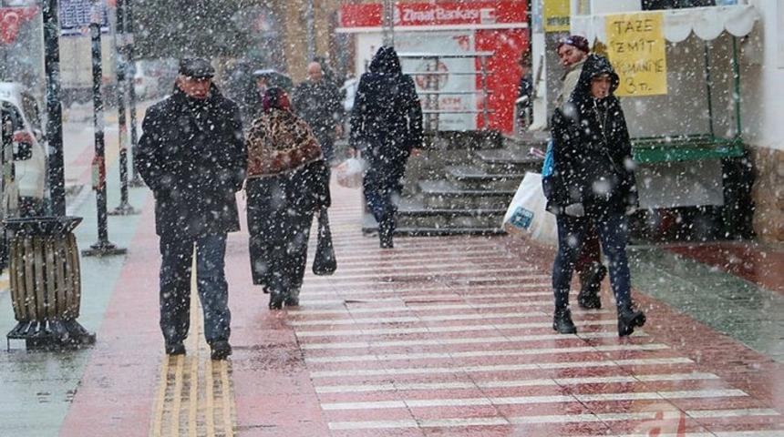 Eskişehir'de 3 il&ccedil;ede eğitime kar engeli!
