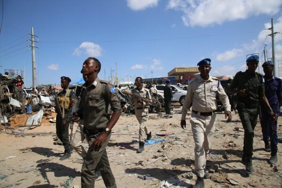 Somali'deki bombalı saldırıyı ter&ouml;r &ouml;rg&uuml;t&uuml; El Şebab &uuml;stlendi! Hedefte T&uuml;rk m&uuml;hendisler vardı!