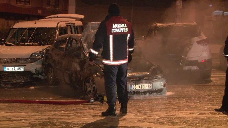 Ankara'da korku dolu anlar! Yanan otomobilden canlarını son anda kurtardılar G1