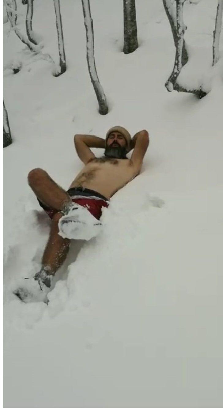 Yeni yıla kar banyosu yaparak girdi G2