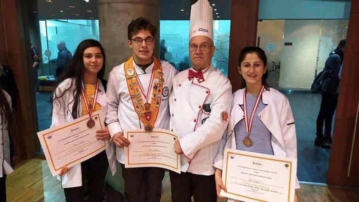 Aydın’ın liseli aşçıları madalya ile döndü G3