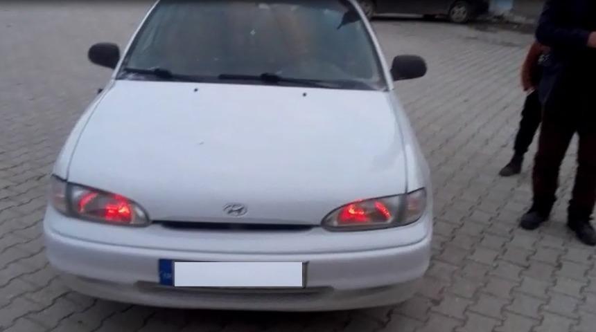 &Ccedil;akar lamba ile ge&ccedil;iş &ouml;nceliği sağlamak isteyen s&uuml;r&uuml;c&uuml; yakalandı