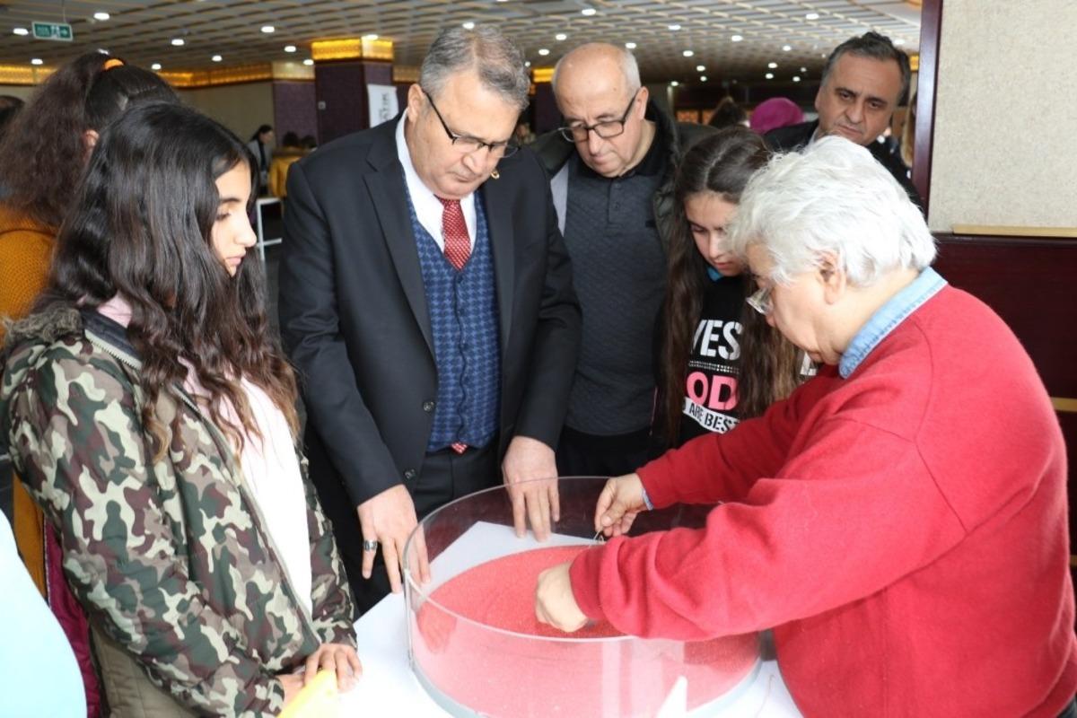 Manisa&rsquo;da &lsquo;Herkes İ&ccedil;in Matematik&rsquo; sergisi yoğun ilgi g&ouml;rd&uuml;