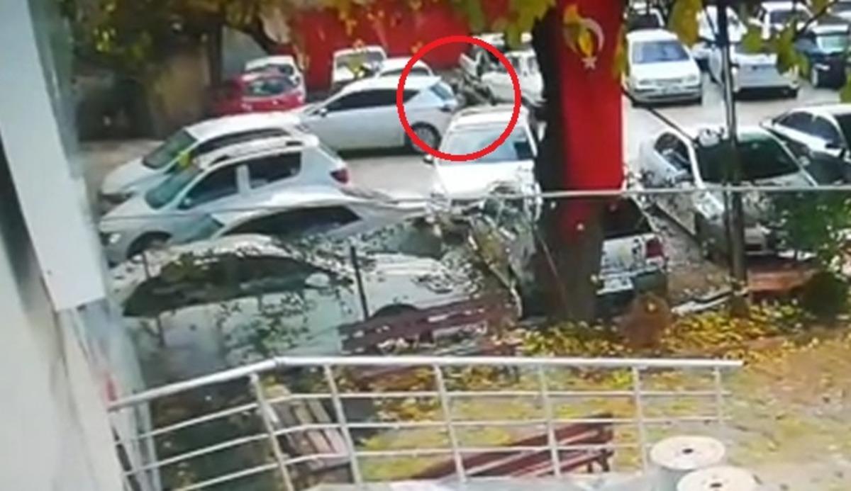 Durdurmaya &ccedil;alıştığı otomobilinin altında kaldı!