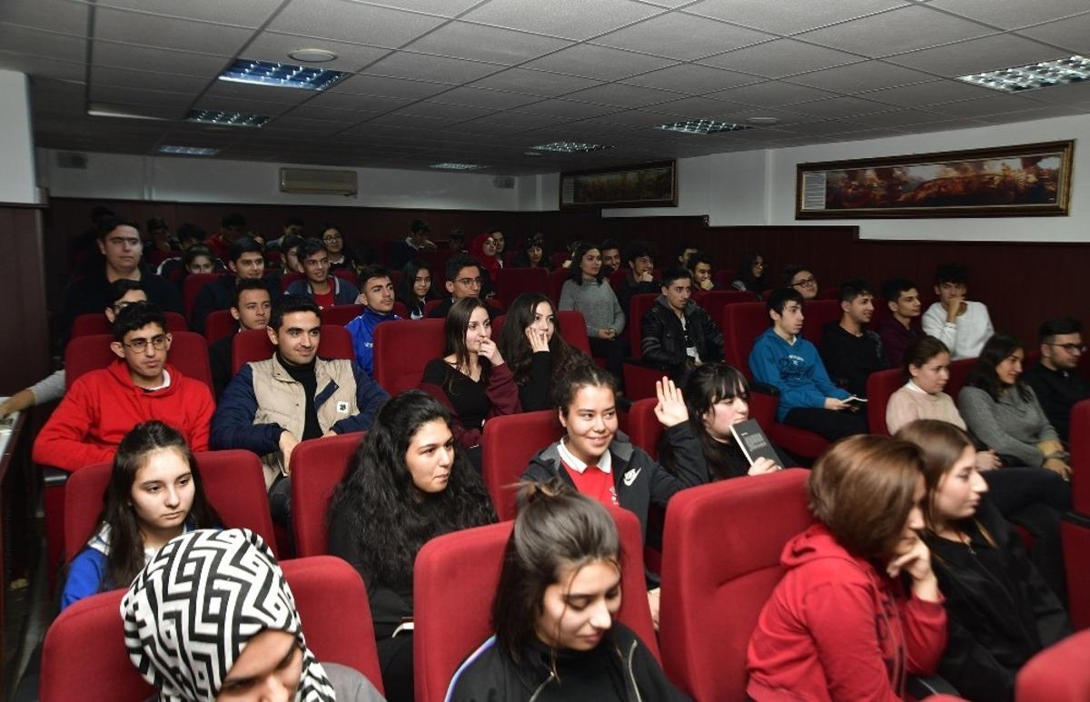 Mamaklı gen&ccedil;ler yazarlarla buluşmaya devam ediyor