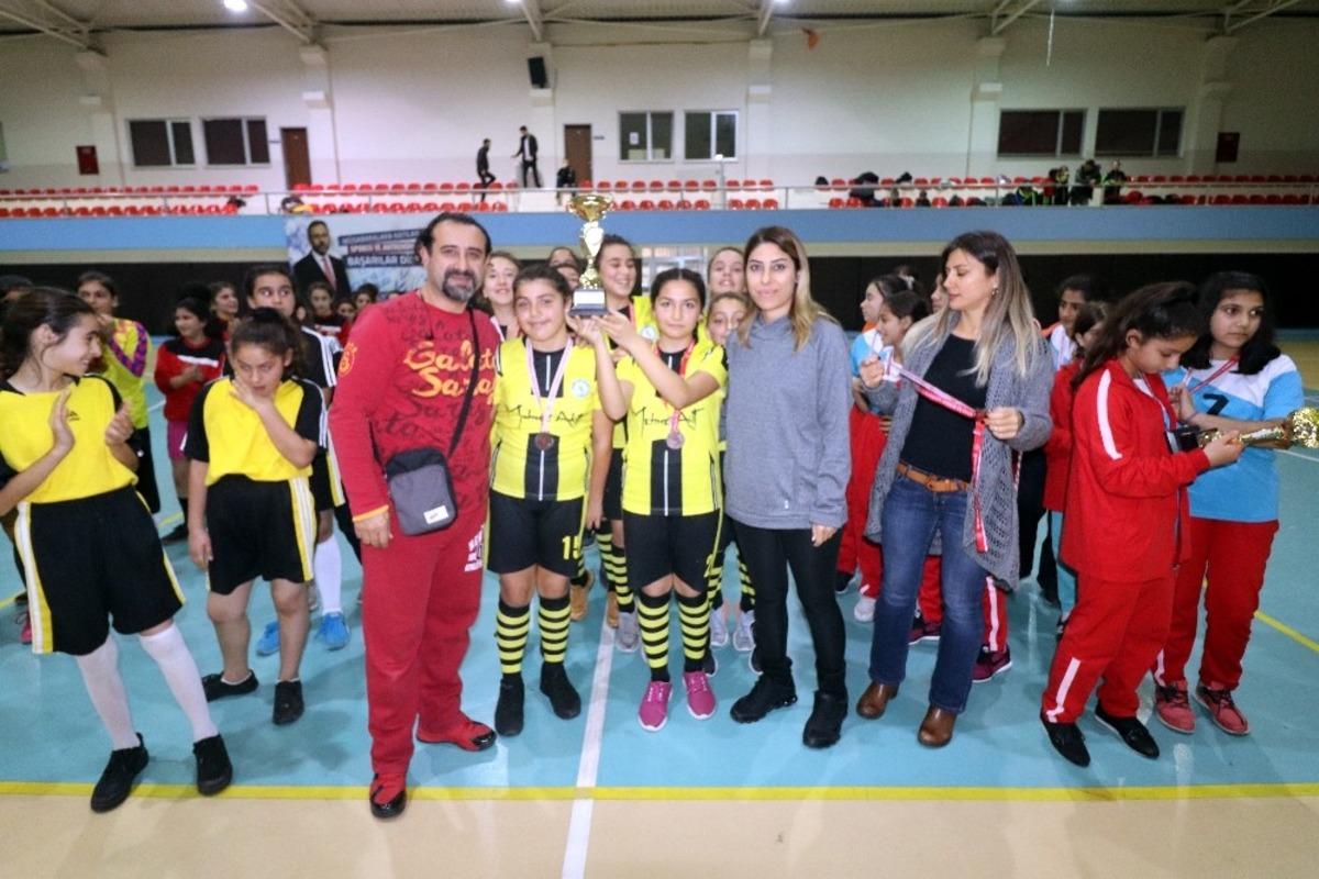 Ada Sokağı Ortaokulu hentbolde Adana birincisi