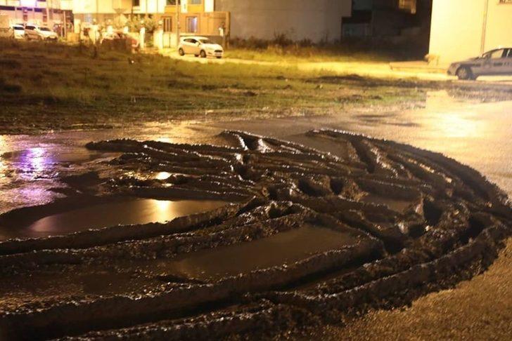 Beton dökülen yoldan araçla geçmeye çalıştılar G1