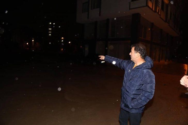 Beton dökülen yoldan araçla geçmeye çalıştılar G2