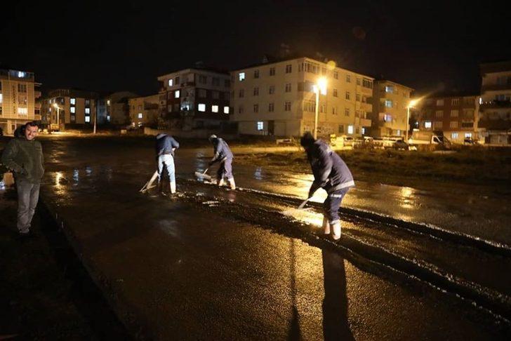 Beton dökülen yoldan araçla geçmeye çalıştılar G3