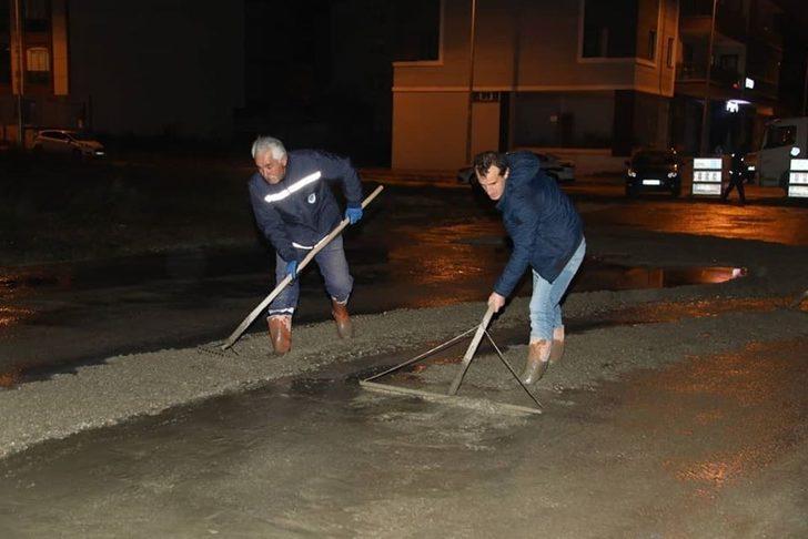 Beton dökülen yoldan araçla geçmeye çalıştılar G4