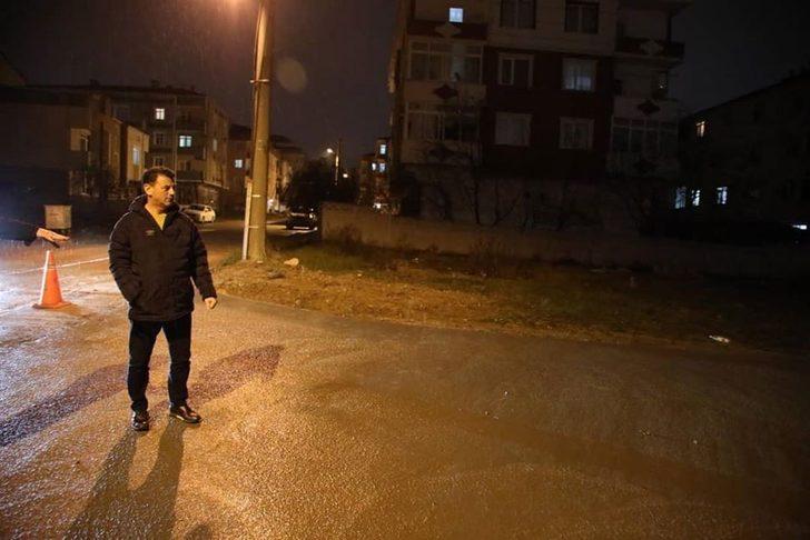 Beton dökülen yoldan araçla geçmeye çalıştılar G5