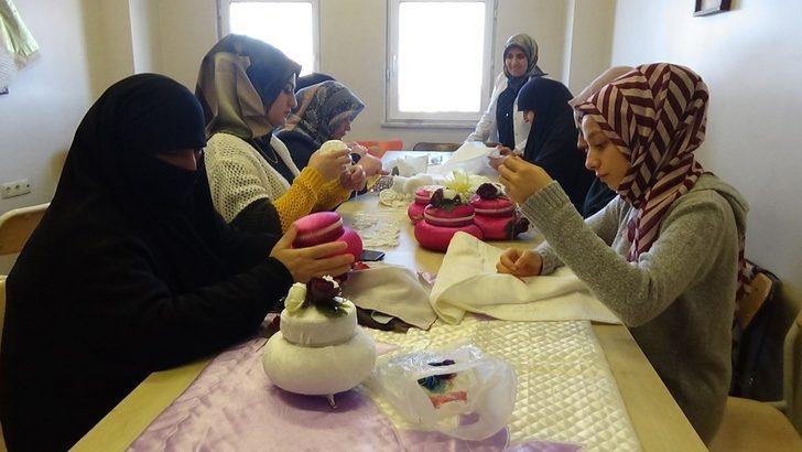 Atık malzemelerle aile bütçelerine katkı sağlıyorlar G1