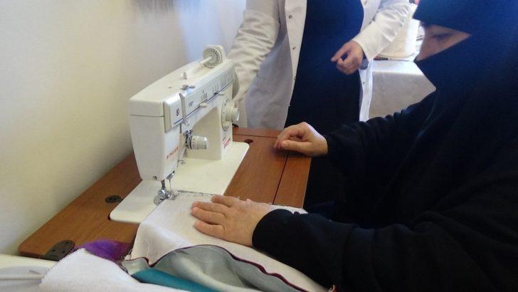 Atık malzemelerle aile bütçelerine katkı sağlıyorlar G3