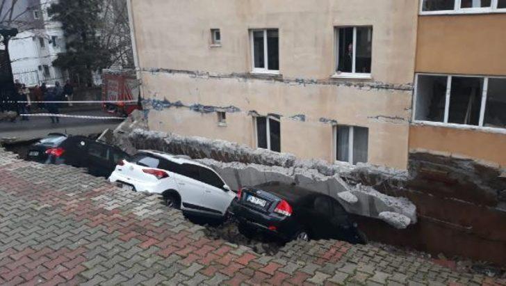 Kartal'da istinat duvarı çöktü! Araçlar zarar gördü G5