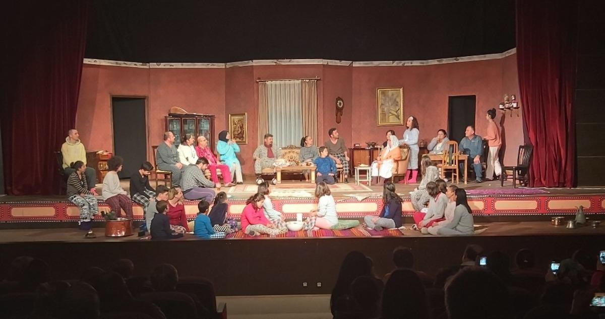 D&ouml;şemealtı&rsquo;ndaki g&ouml;n&uuml;ll&uuml;lerden "Pijama" tiyatrosu