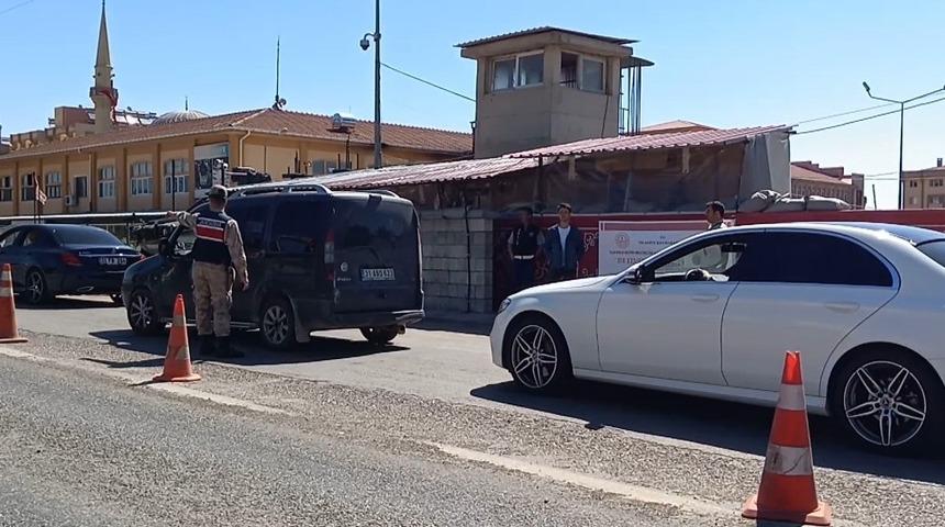 Adıyaman&rsquo;da yakalama kararı bulunan şahıs İslahiye&rsquo;de yakalandı