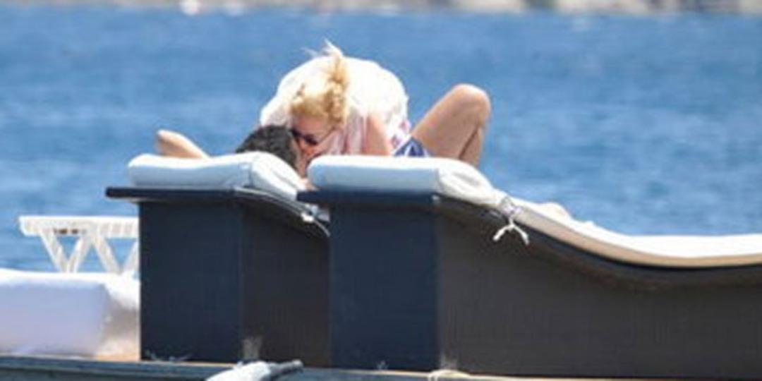 Şezlongda yakalandılar