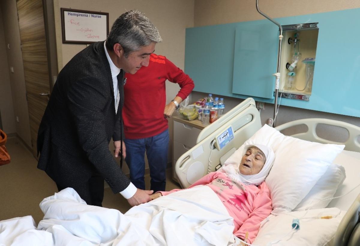 Başkan Oktay&rsquo;dan, hastanelere yeni yıl ziyareti