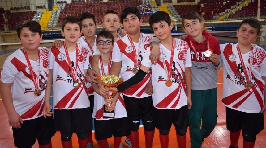 Filede Dereg&uuml;m&uuml; Orta Okulu şampiyon