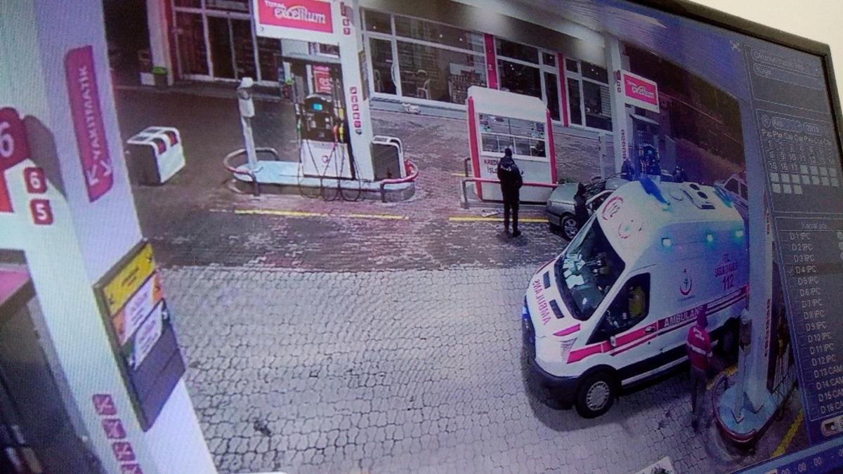 Otomobilin benzinliğe daldı! Korkun&ccedil; anlar kamerada
