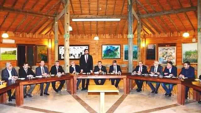 AK Partili ilçe ve belde belediye başkanları Gediz’de toplandı