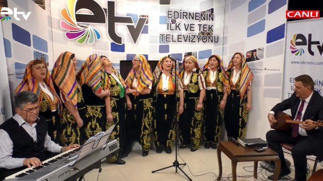 Canlı yayında türkü söylerken bayıldı