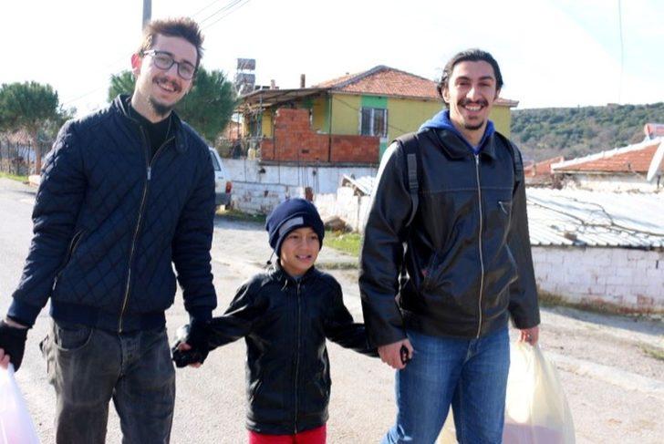 Bir araya gelen 8 genç çocukların yüzünü güldürdü G2