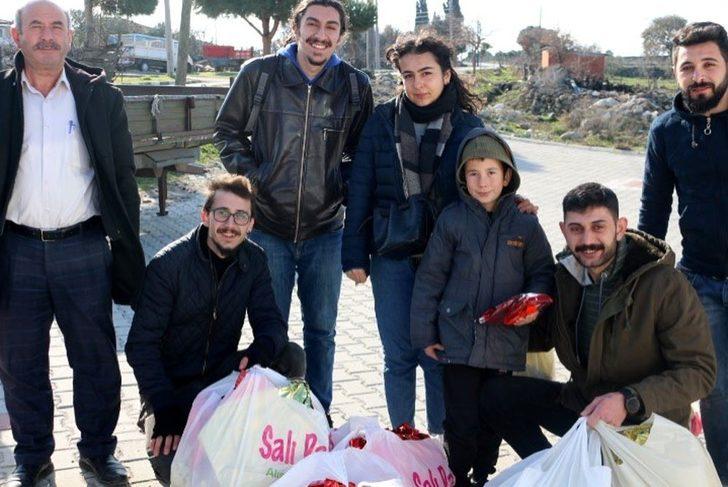 Bir araya gelen 8 genç çocukların yüzünü güldürdü G3