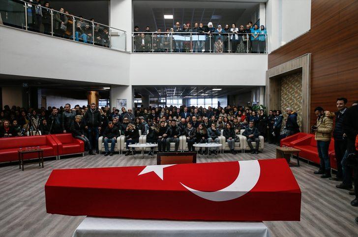 GÜNCELLEME - İzmir'de öldürülen Torbalı İlçe Sağlık Müdürü Mehmet Park'ın cenazesi toprağa verildi G4