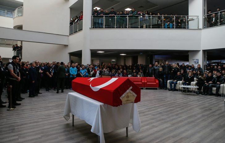 GÜNCELLEME - İzmir'de öldürülen Torbalı İlçe Sağlık Müdürü Mehmet Park'ın cenazesi toprağa verildi G5