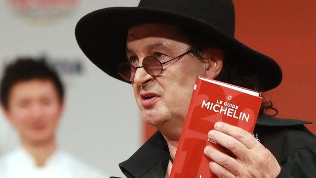 Marc Veyrat - 'Sufle yaparken İngiliz çedar peyniri kullandığı' iddia edilen Fransız şef, üç Michelin yıldızdan birini kaybedince dava açtı