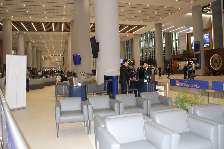 İstanbul Havalimanı'nda yeni dönem! Pankart kaldırarak yolcu karşılama yasaklandı G4