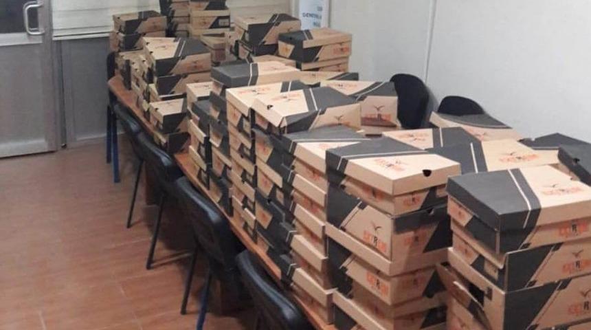 Y&uuml;k&uuml;ml&uuml; &ccedil;ocuklarına kışlık bot yardımı