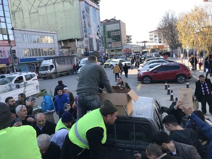 Iğdır’da "Ağaç kesme, fidan dik" kampanyasıyla 400 fidan dağıtıldı G2