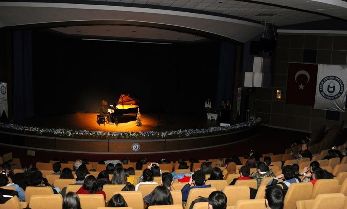 AD&Uuml;&rsquo; de batı m&uuml;ziği esintisi