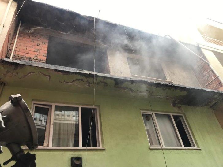 Bursa'da çıkan yangında ’Çocuk sesi geliyor' iddiası ekipleri alarma geçirdi G4