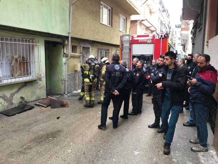 Bursa'da çıkan yangında ’Çocuk sesi geliyor' iddiası ekipleri alarma geçirdi G5