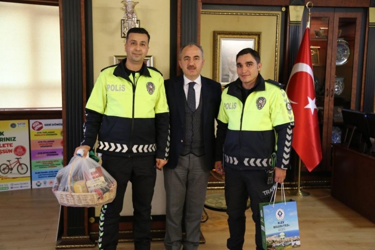 Duyarlı polise Rize Belediyesi&rsquo;nden teşekk&uuml;r
