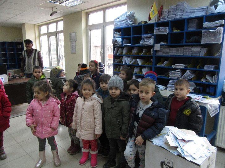 Minik öğrenciler ailelerine yeni yıl tebrik kartı gönderdi G4