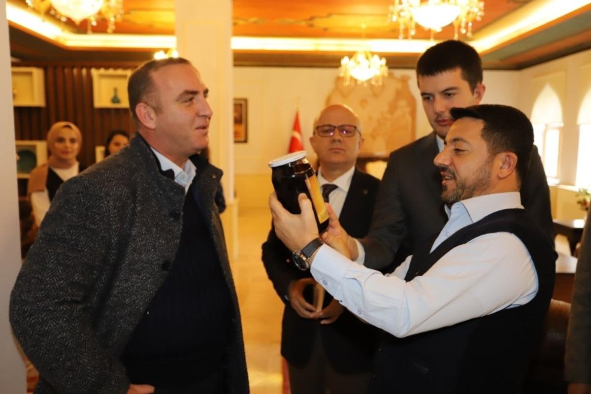 Başkan Arı, 2019&rsquo;un son g&uuml;n&uuml;nde vatandaşlarla bir araya geldi