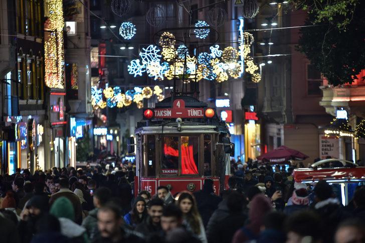 Taksim Meydanı'nda yeni yıl hareketliliği! Vali Yerlikaya yerinde inceledi! G1