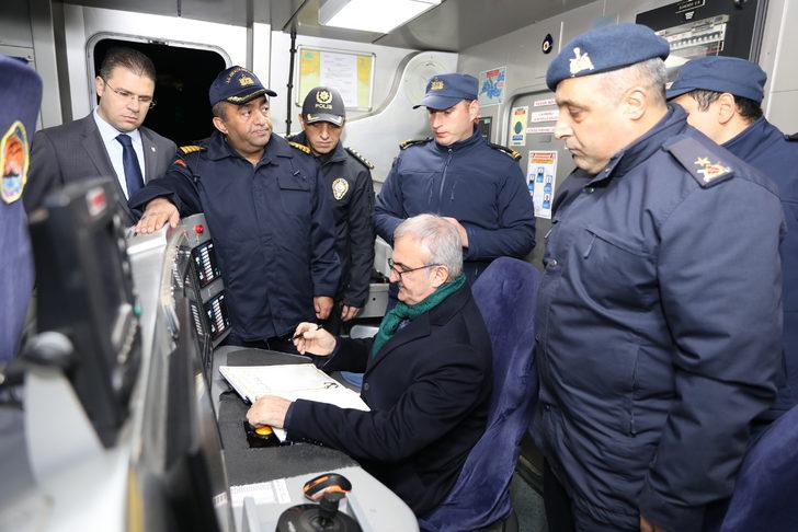 Vali Karaloğlu'ndan Mehmetçiğe 'telefon' sürprizi G1