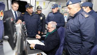 Vali Karaloğlu'ndan Mehmetçiğe 'telefon' sürprizi