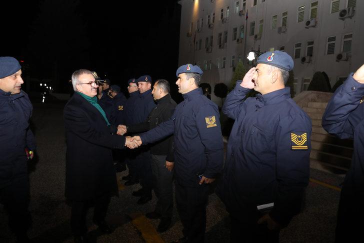 Vali Karaloğlu'ndan Mehmetçiğe 'telefon' sürprizi G2